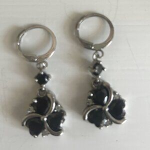 Black heart shamrock dangle earrings silver tone